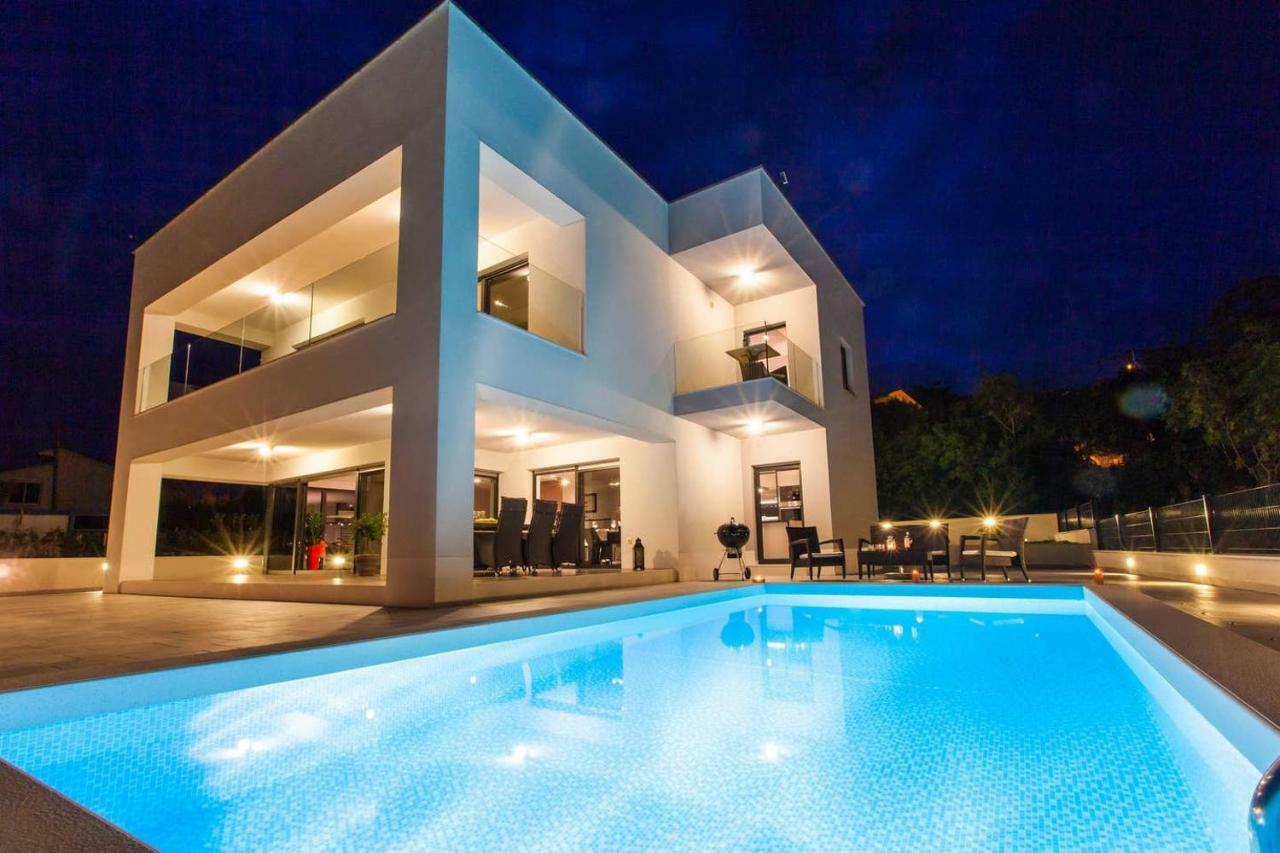 Villa Rina - Luxury Holiday Home ซริกเวนิซา ภายนอก รูปภาพ