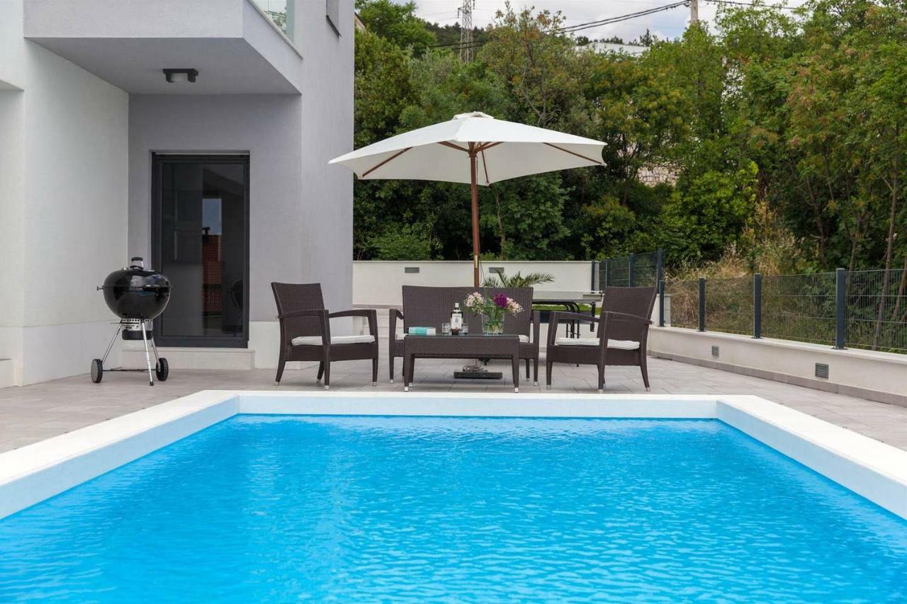 Villa Rina - Luxury Holiday Home ซริกเวนิซา ภายนอก รูปภาพ