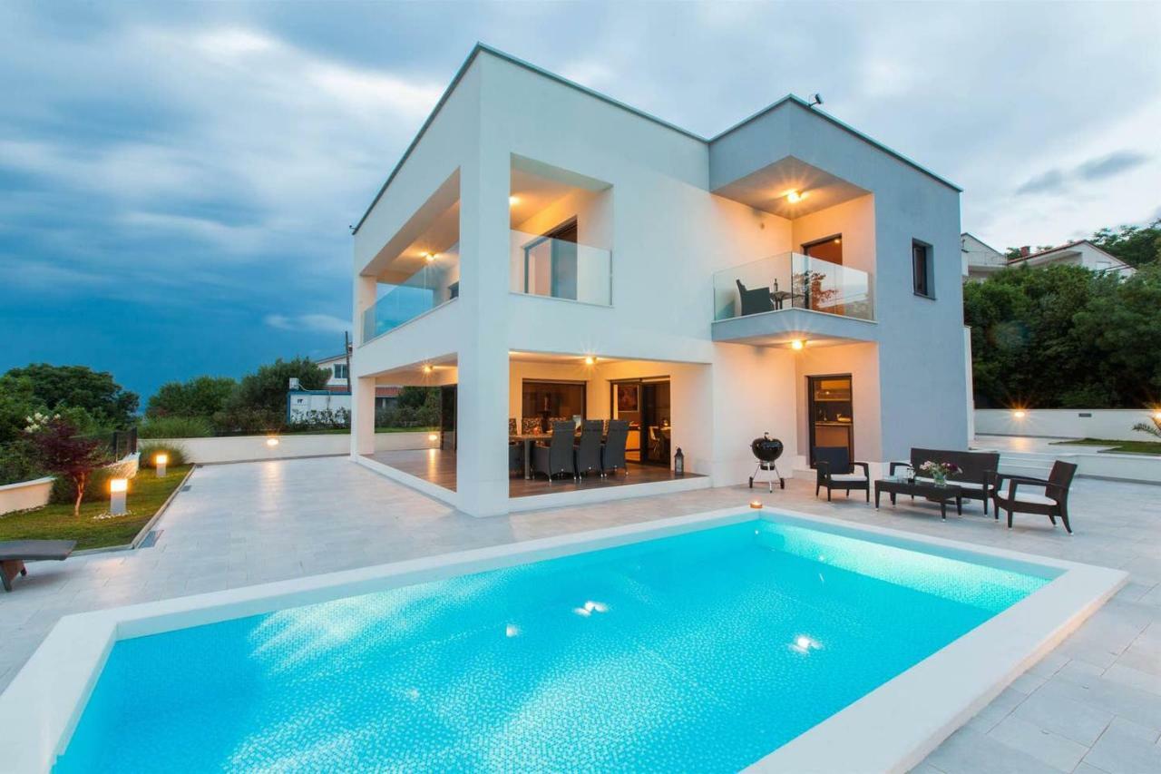 Villa Rina - Luxury Holiday Home ซริกเวนิซา ภายนอก รูปภาพ