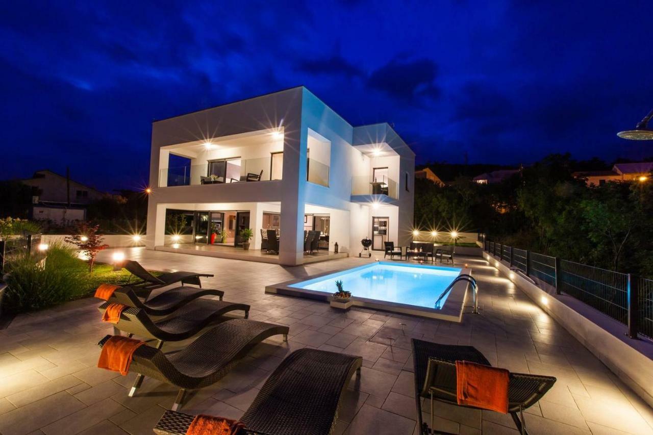 Villa Rina - Luxury Holiday Home ซริกเวนิซา ภายนอก รูปภาพ