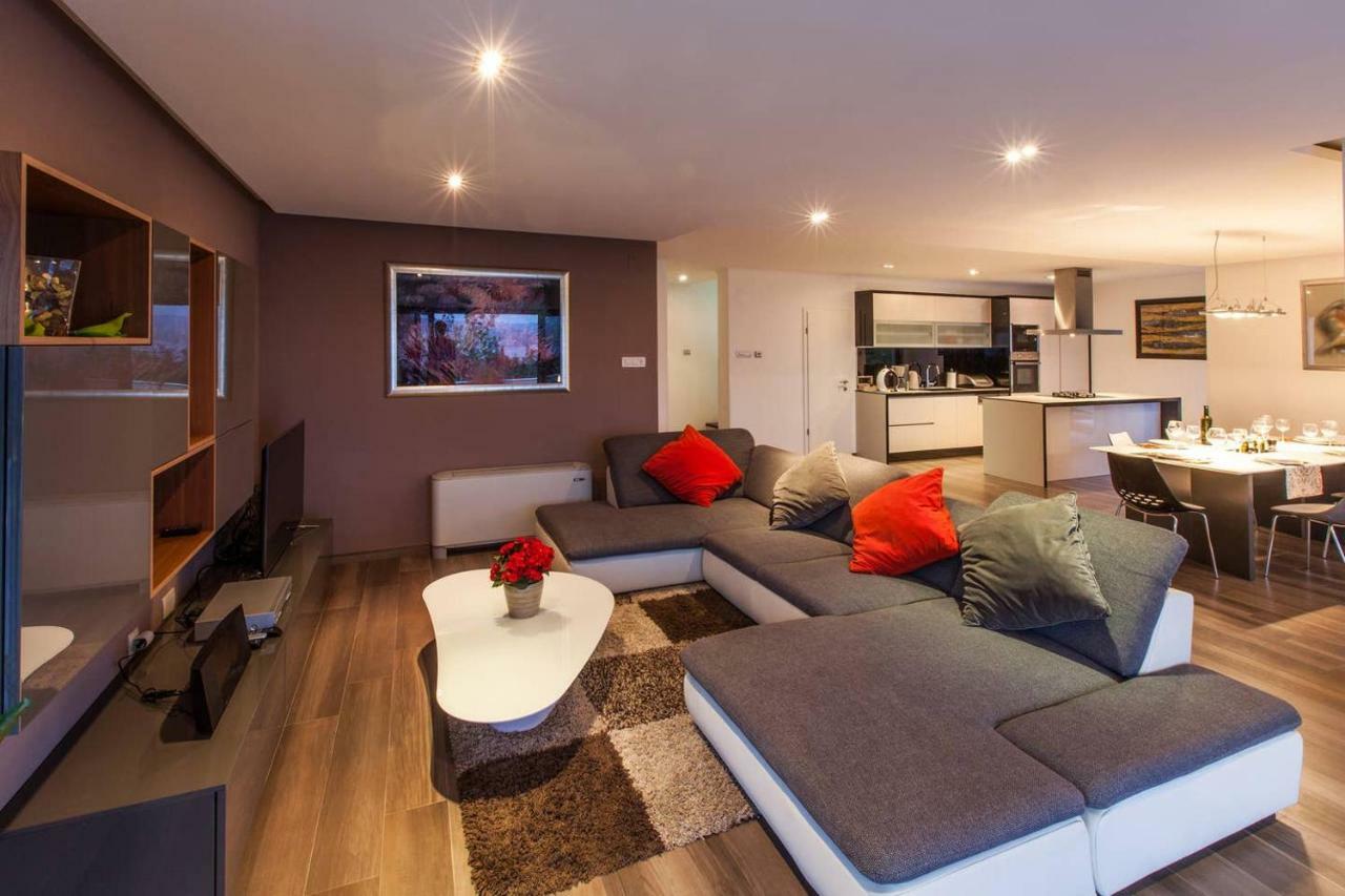 Villa Rina - Luxury Holiday Home ซริกเวนิซา ภายนอก รูปภาพ