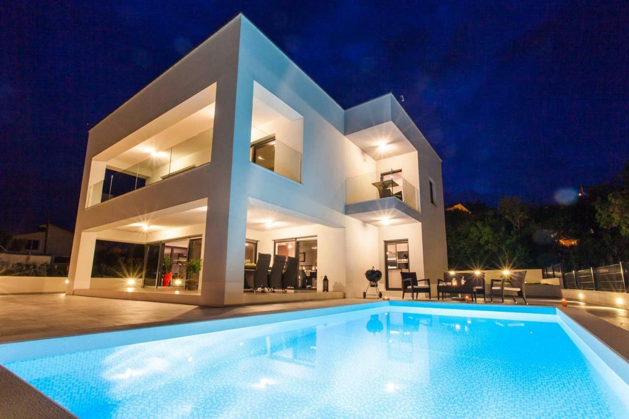 Villa Rina - Luxury Holiday Home ซริกเวนิซา ภายนอก รูปภาพ