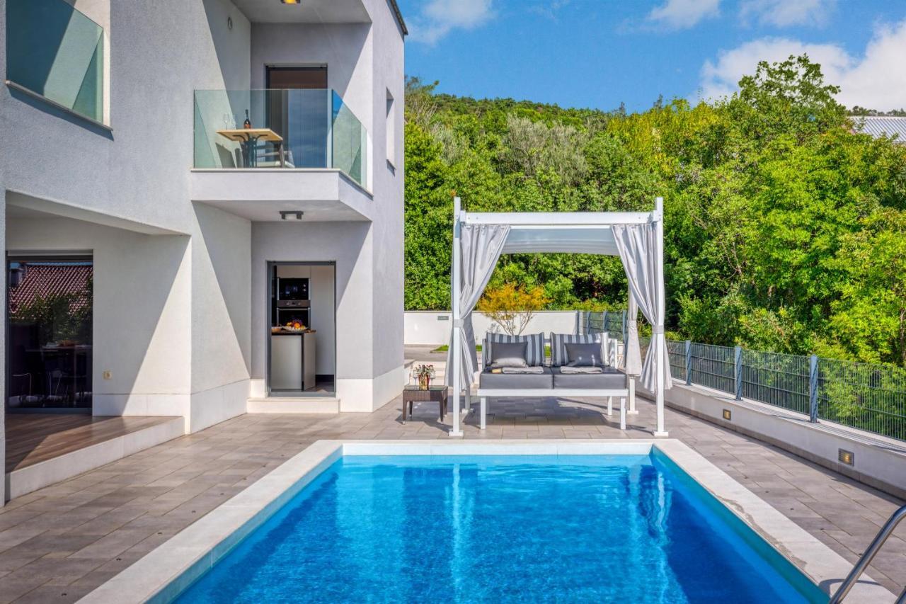 Villa Rina - Luxury Holiday Home ซริกเวนิซา ภายนอก รูปภาพ