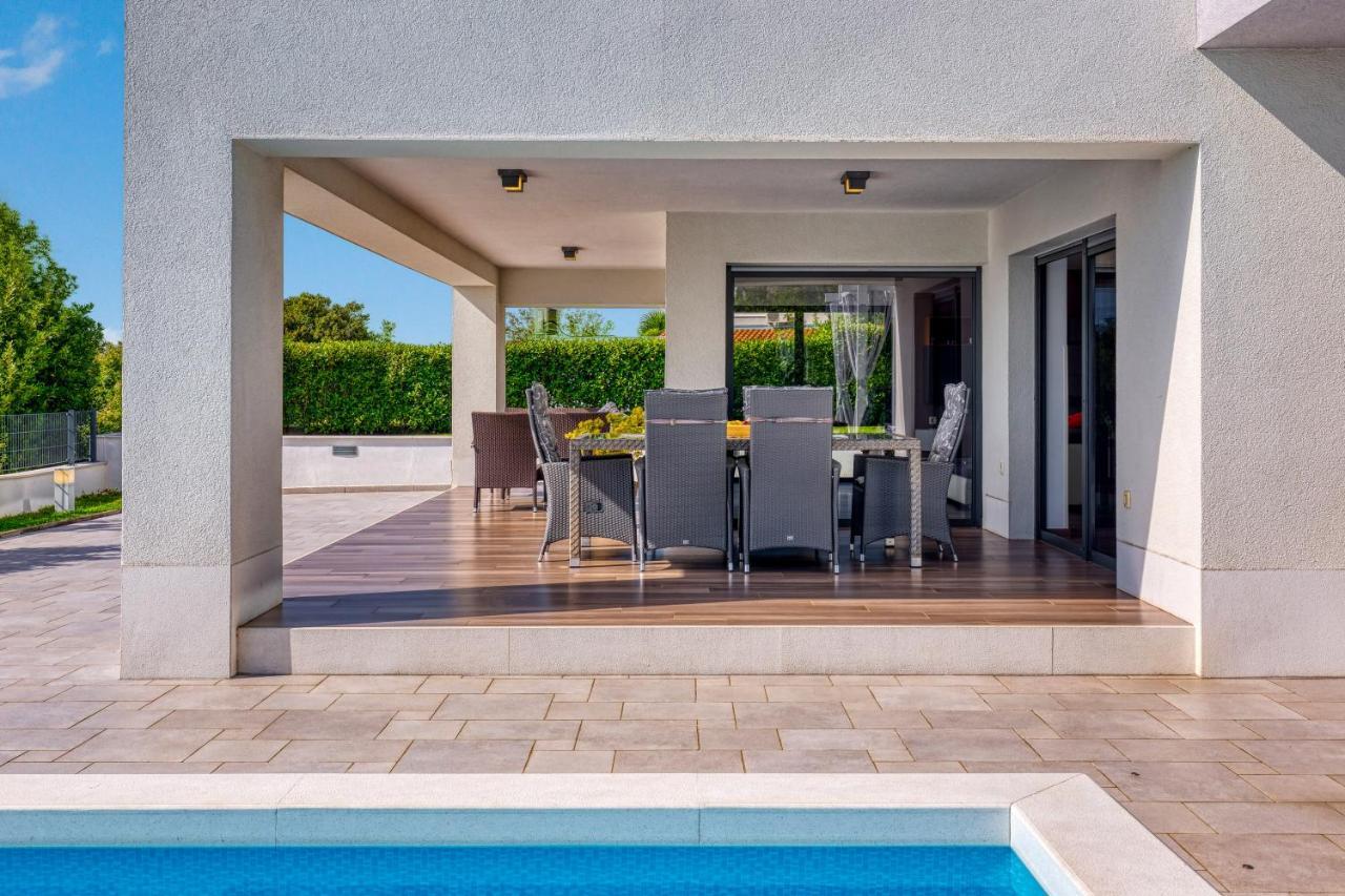 Villa Rina - Luxury Holiday Home ซริกเวนิซา ภายนอก รูปภาพ
